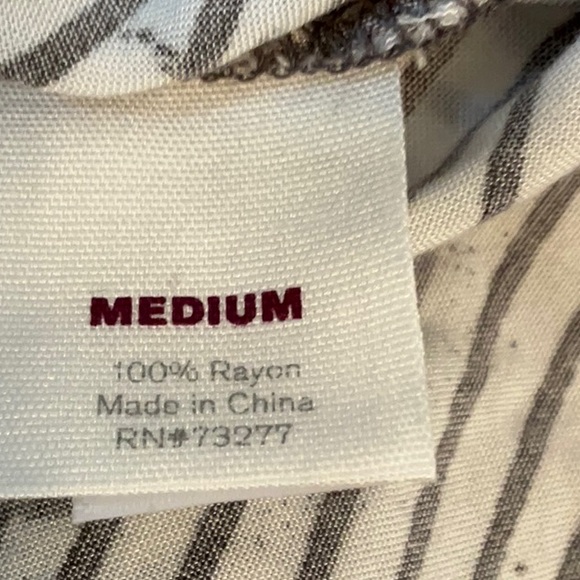 HANG TEN RUFFELD TIE BACK TOP SIZE MEDIUM - Picture 5 of 5